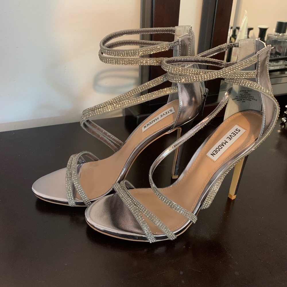 Steve Madden Beautiful Rhinestone Sandals